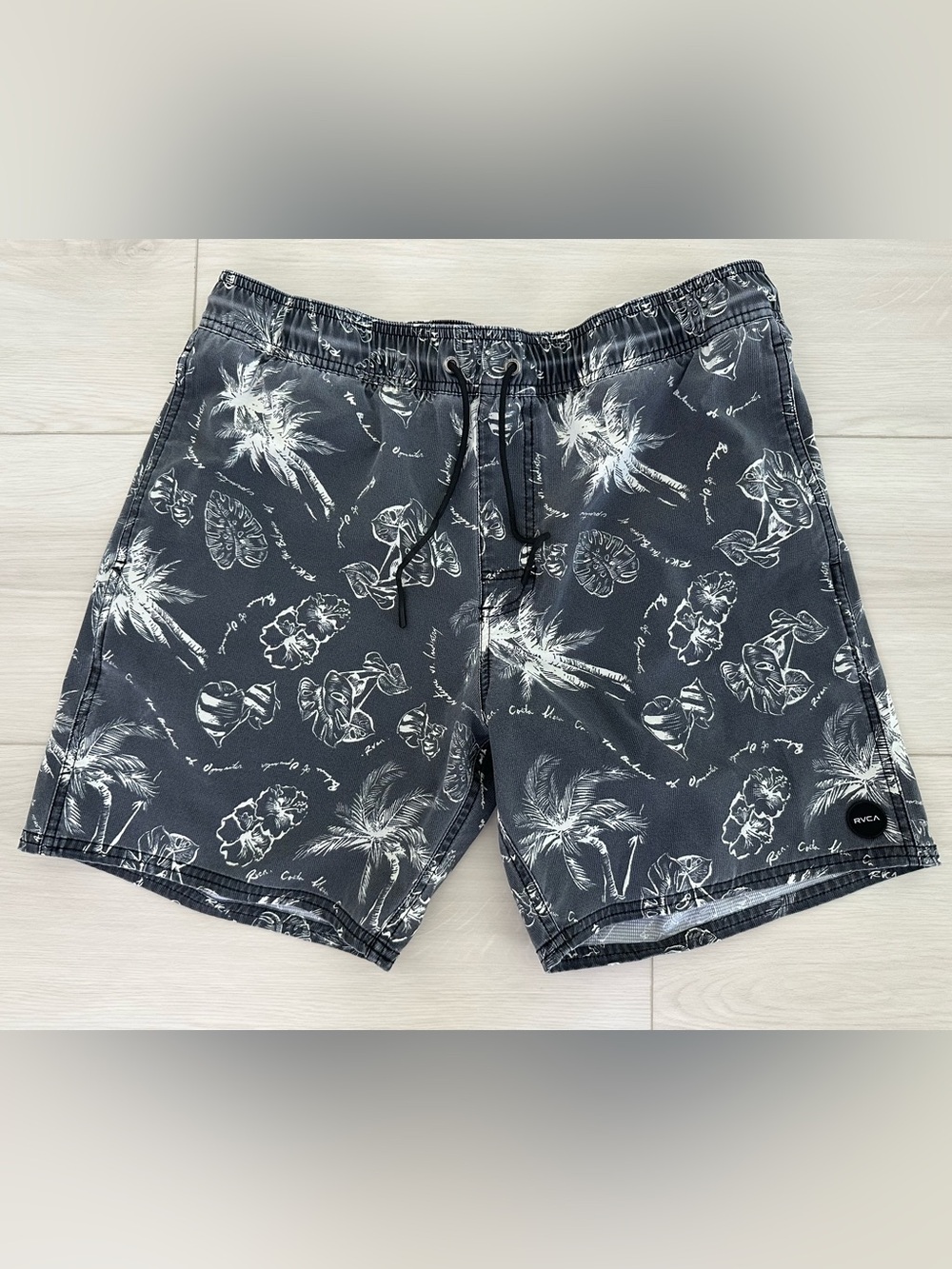 RVCA Men’s Boardshorts Trunks drawstring Tropical Palm Floral Black sz L